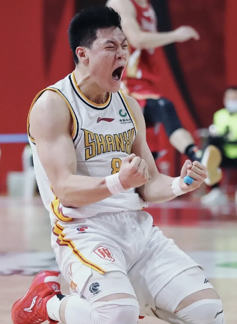 关键时刻广东宏远备战荷甲；外线爆发细节曝光；悬念犹存；心理建设被强调 