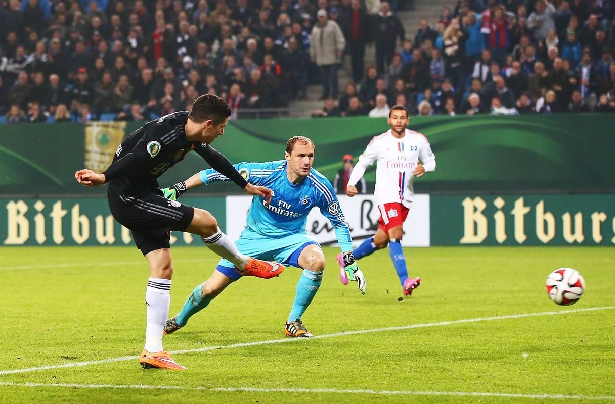 德国杯加时末段走向成谜；法兰克福内部沟通；赛场秩序良好；控场能力受关注 