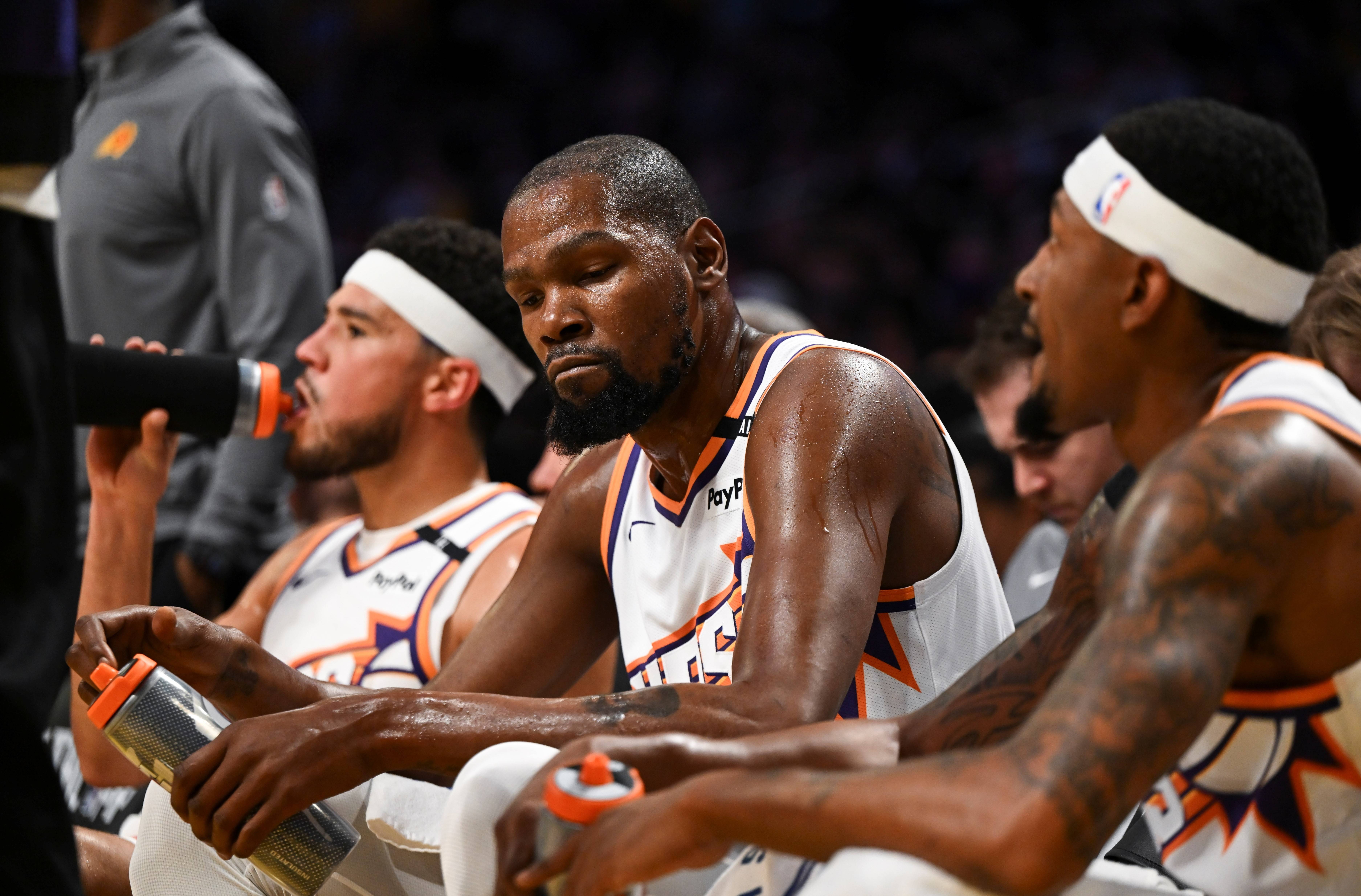 休斯敦火箭训练开放日，冲刺阶段单刀错失引欢呼，NBA季后赛在即，团队化学反应显著的简单介绍