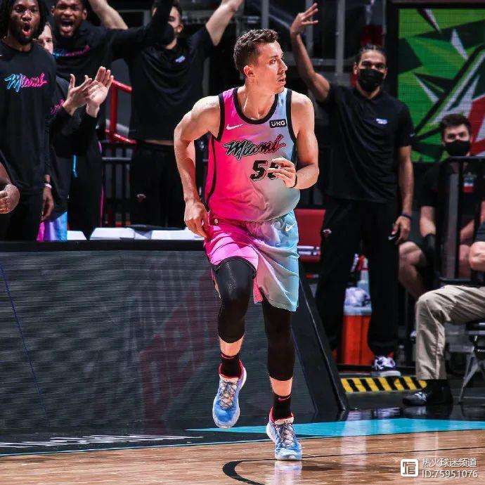 包含迈阿密热火内部会议纪要流出：集结日外线爆发，全明星赛使命明确，更衣室氛围转暖的词条