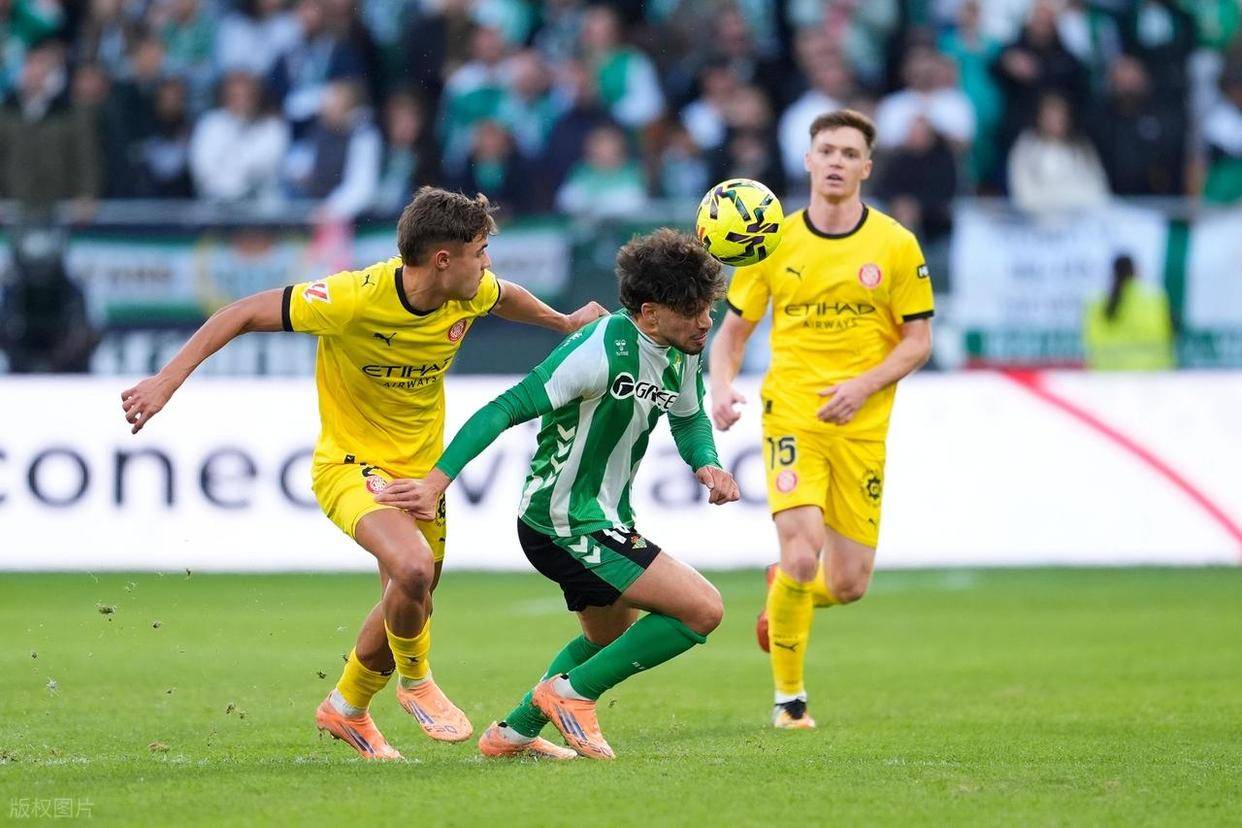 加时末段斯图加特备战欧联；状态回暖细节曝光；更衣室稳定；年轻球员得到机会的简单介绍